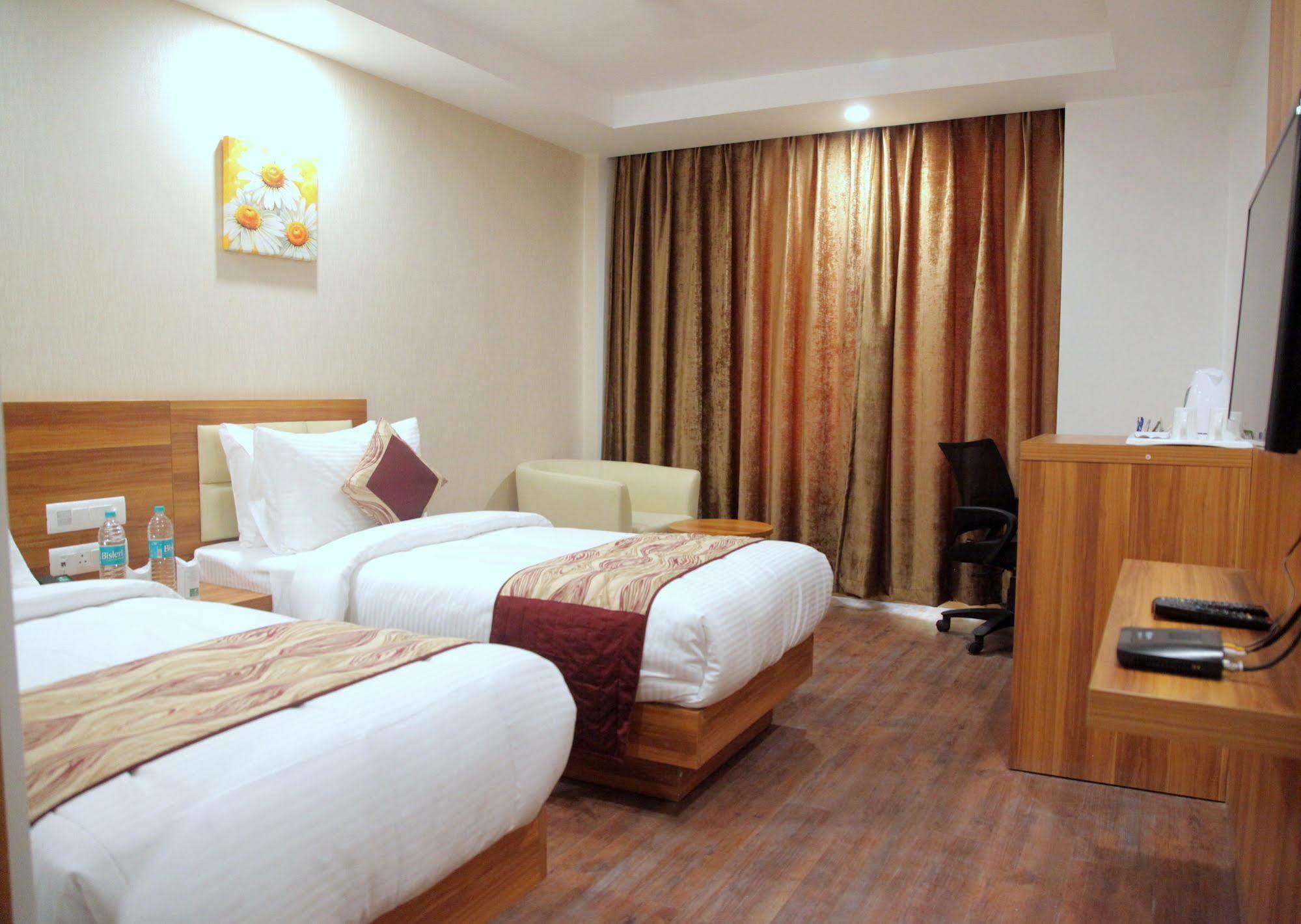 Le Roi Jammu - Near Jammu Railway Station Hotel Buitenkant foto